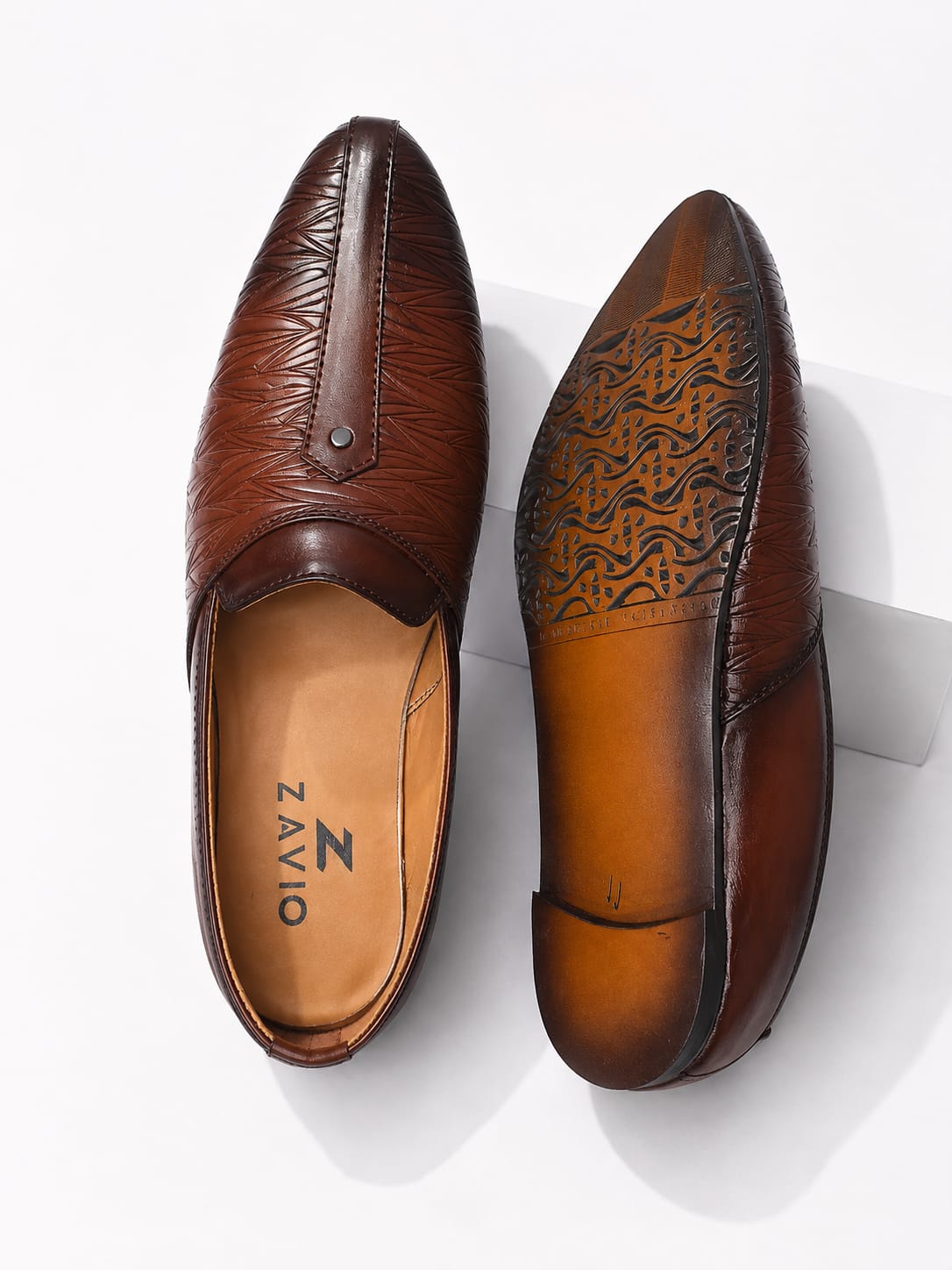 ZAVIO Crown Textured Khussa — Cognac Brown