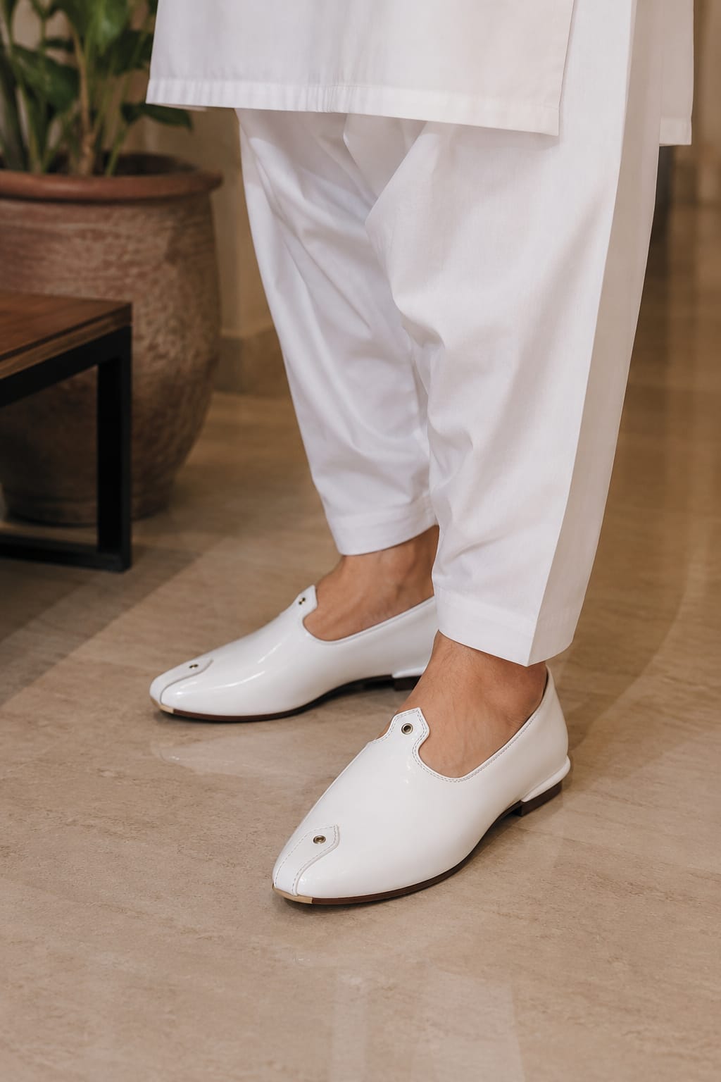 ZAVIO Shah Khussa — Crisp White